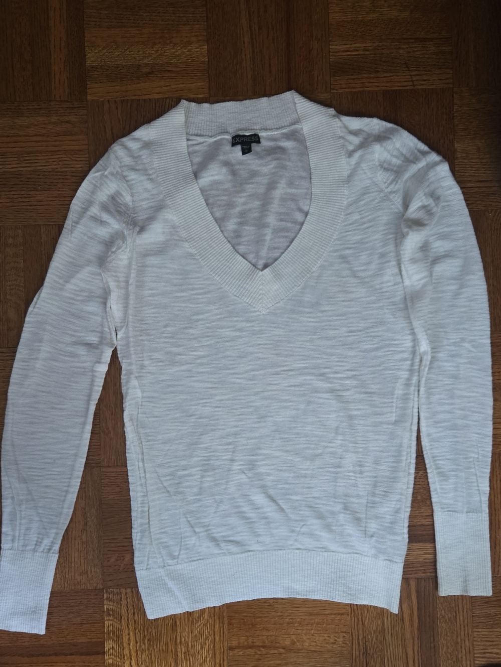 EXPRESS WOMEN'S WHITE V-NECK SWEATER SIZE M